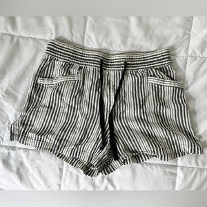 Gap Linen Blend Black and White Strip Shorts Shorts Size Small